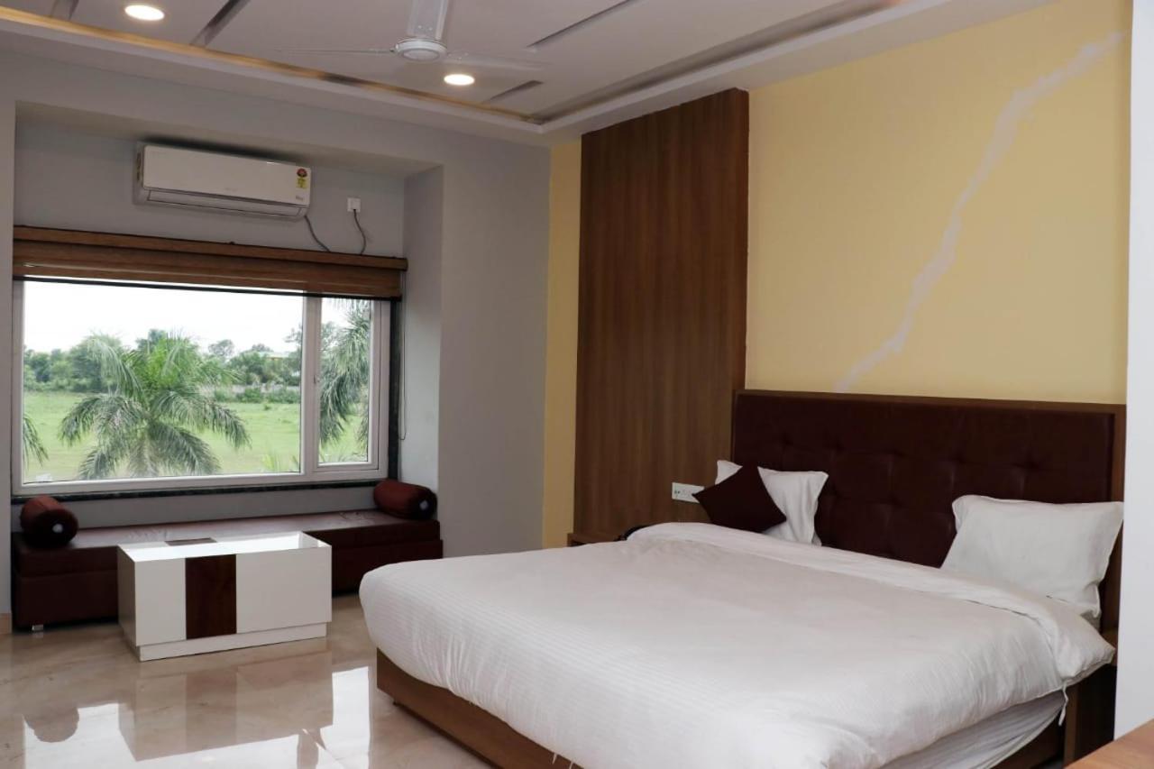 Hotel Savitri Signature Narsinghpur Buitenkant foto