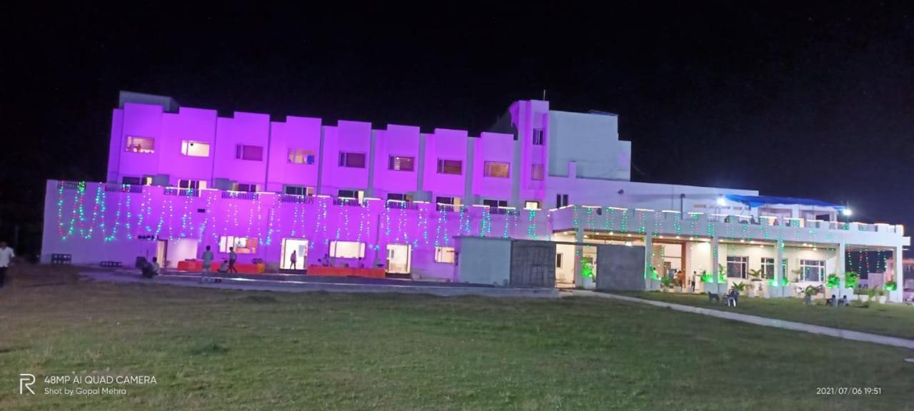 Hotel Savitri Signature Narsinghpur Buitenkant foto